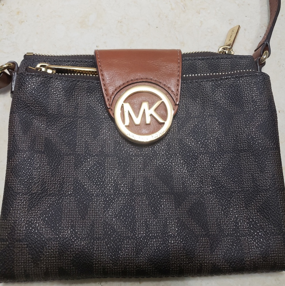 Michael kors crossbody